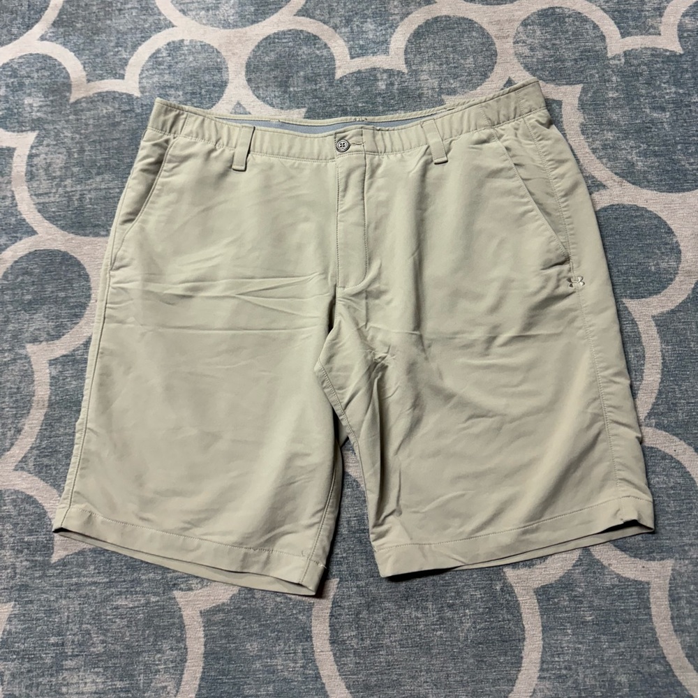 Under Armour khaki golf shorts